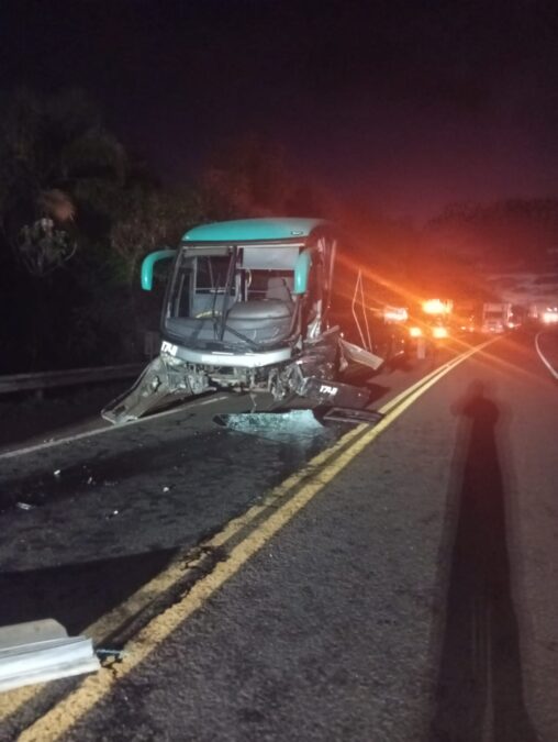 Colisão envolvendo seis veículos na BR-369 em Ubiratã